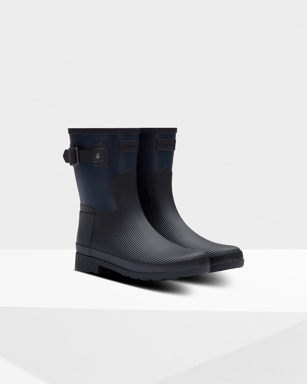 Botas de Lluvia Cortas Hunter Mujer - Refined Texture Block Slim Fit - Azul Marino/Negros - UPJNDSB-